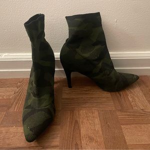 MIA Heel Booties - stretchy camo size US 8.5